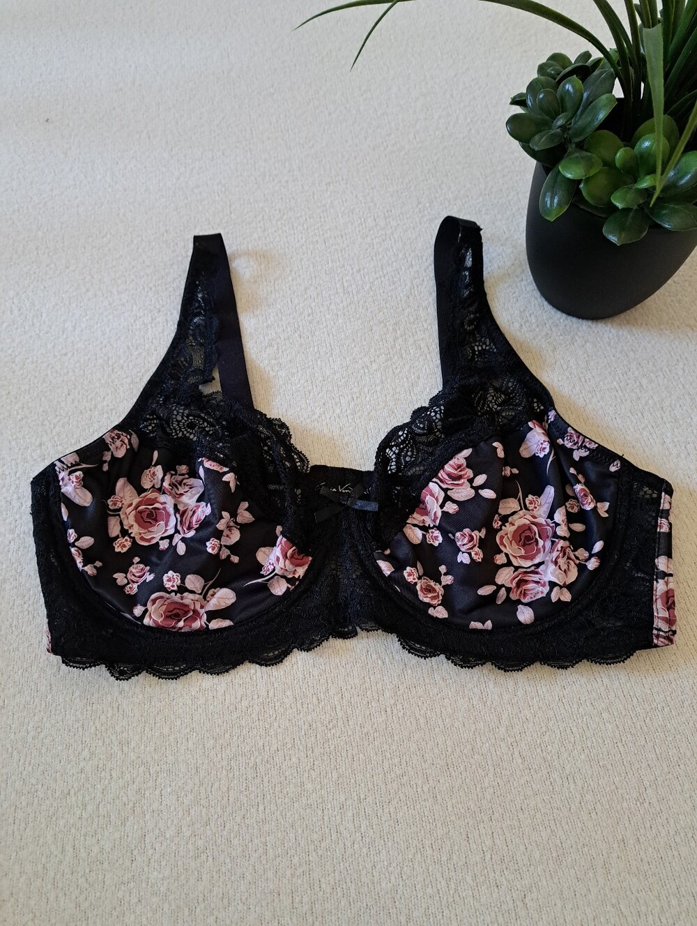 Gloria Vanderbilt Floral Lace Bra Size 42D Black Pink Underwire Feminine Lounge